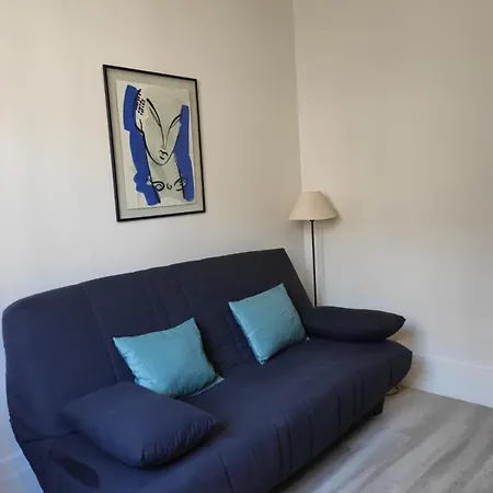 Low-budget Near Champs-elysees Апартаменты *