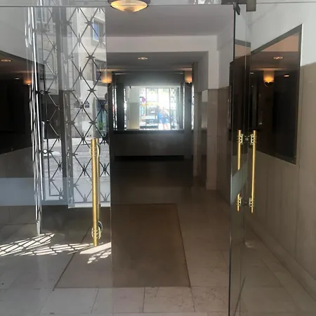 Low-budget Near Champs-elysees Париж