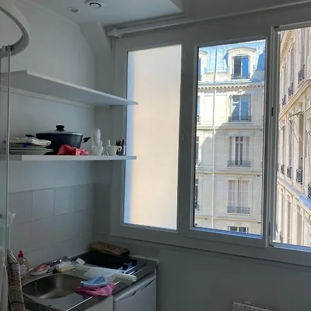 Low-budget Near Champs-elysees *
