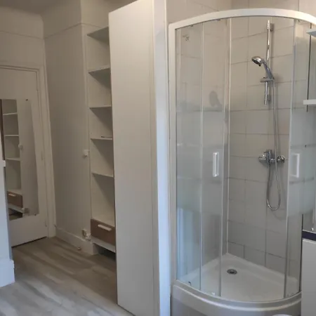 Апартаменты Low-budget Near Champs-elysees Париж