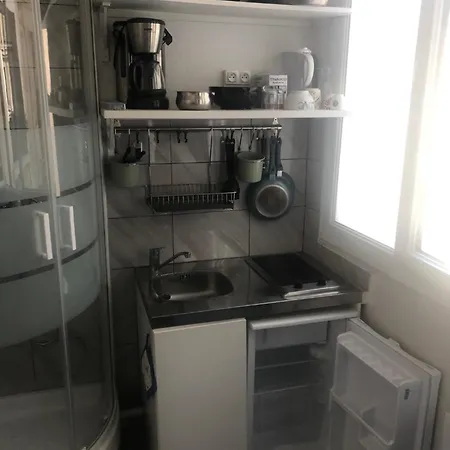 Апартаменты Low-budget Near Champs-elysees Париж